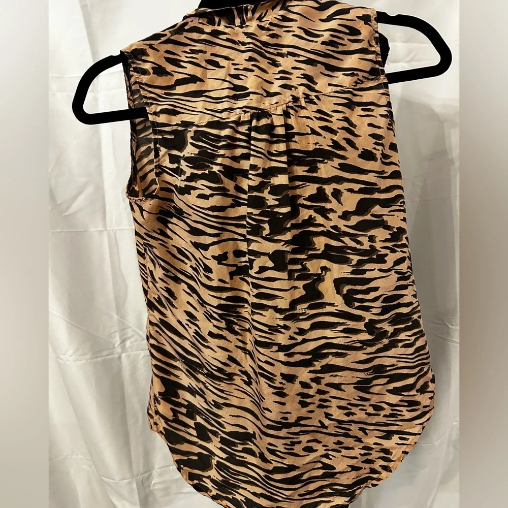 CAbi Silk‎ Animal Print Sleeveless Blouse XS